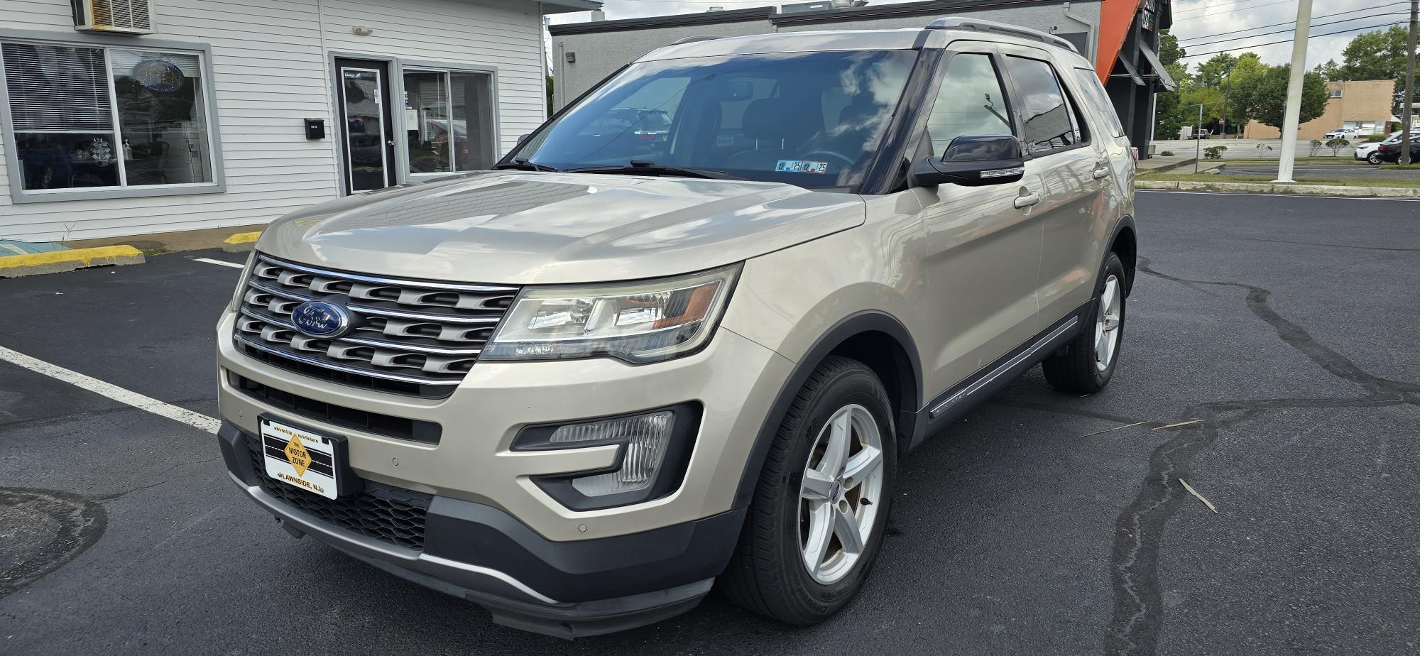 photo of 2017 Ford Explorer XLT 4WD